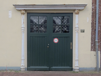 901551 Gezicht op de voordeuren van het pand Oosterkade 27 (Nijade - Woonwinkel) te Utrecht. Met naast de ingang ...